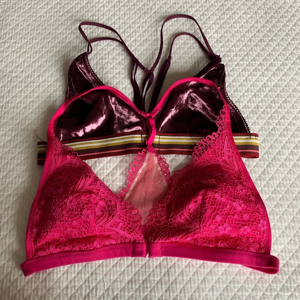 (2) Victoria Secret Bralettes Front Close Bundle